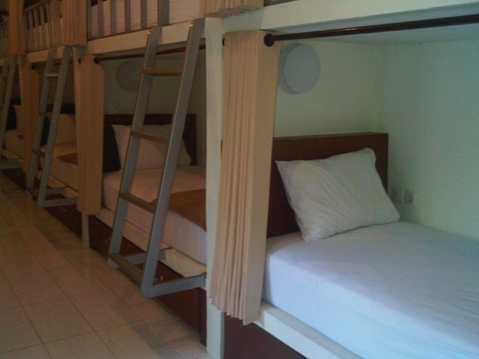 Mirah Hostel Legian Exterior foto